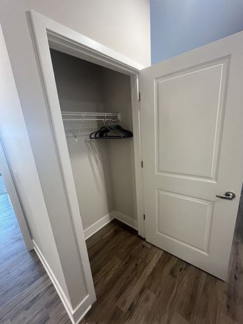 Entry/coat closet